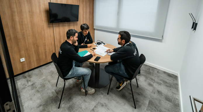 Cómo mejorar la comunicación efectiva en tu equipo con 7 claves psicológicas para entender y ser entendido